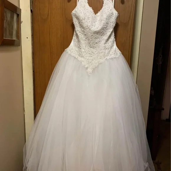 David's Bridal | Dresses | Davids Bridal White Halter Sleeveless Wedding  Gown | Poshmark